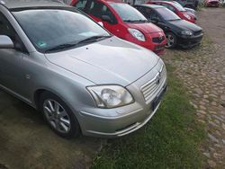 Silber Gebraucht 2006 Toyota Avensis Kombi | 1.949 € (Fairer Preis)