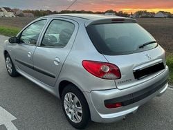 Silber Gebraucht 2011 Peugeot 206+ Kleinwagen | 2.400 € (Guter Preis)