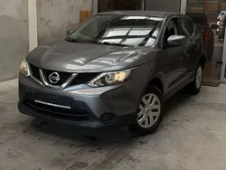 Grau Gebraucht 2015 Nissan Qashqai Visia SUV | 6.490 € (Superpreis)
