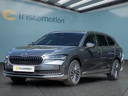 Grau Gebraucht 2024 Skoda Superb Kombi | 35.199 € (Fairer Preis)