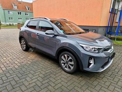 Grau Gebraucht 2021 Kia Stonic SUV | 17.600 € (Etwas zu teuer)