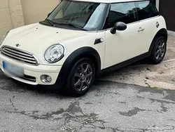Weiß Gebraucht 2009 Mini Cooper Kleinwagen | 3.800 € (Etwas zu teuer)
