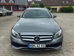 Grau Gebraucht 2018 Mercedes E220 Limousine | 17.499 € (Fairer Preis)