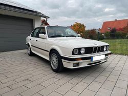 Weiß Gebraucht 1991 BMW 325 M Sport Limousine | 16.990 €