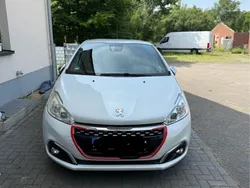 Weiß Gebraucht 2016 Peugeot 208 GTi Kleinwagen | 11.500 € (Etwas zu teuer)