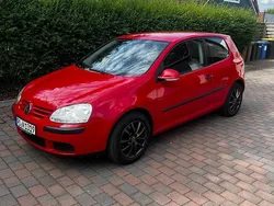 Rot Gebraucht 2004 VW Golf V Kleinwagen | 3.000 € (Etwas zu teuer)
