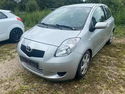 Silber Gebraucht 2007 Toyota Yaris | 990 € (Fairer Preis)