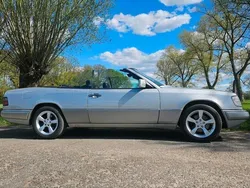 Silber Gebraucht 1993 Mercedes E220 Cabrio | 17.500 €