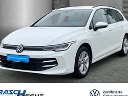 Weiß Gebraucht 2024 VW Golf VIII Life Kombi | 29.930 € (Fairer Preis)