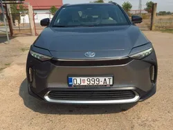 Grau Gebraucht 2023 Toyota bZ4X Comfort SUV | 39.999 € (Teuer)