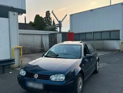 Blau Gebraucht 1998 VW Golf IV Kleinwagen | 1.200 € (Fairer Preis)