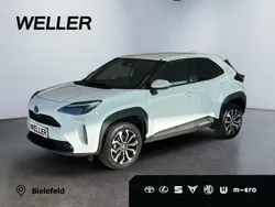 Weiss Gebraucht 2024 Toyota Yaris Cross Team SUV | 25.480 €