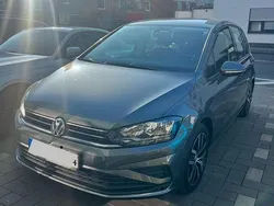Grau Gebraucht 2018 VW Golf Sportsvan Trendline Van / Kleinbus | 13.900 € (Fairer Preis)
