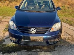 Blau Gebraucht 2005 VW Golf V Limousine | 2.600 € (Guter Preis)