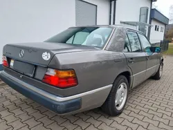 Grau Gebraucht 1992 Mercedes E230 Limousine | 4.500 €