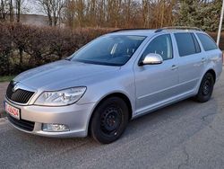 Brilliantsilber metallic Gebraucht 2013 Skoda Octavia Best of Kombi | 6.100 € (Fairer Preis)