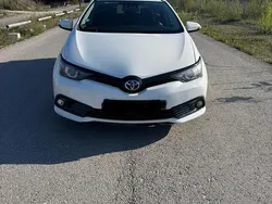 Weiß Gebraucht 2018 Toyota Auris Touring Sports Kombi | 8.790 €