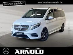 Weiß (bergkristallweiß) Gebraucht 2023 Mercedes V220 AMG line Van / Kleinbus | 54.950 € (Fairer Preis)