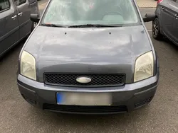 Grau Gebraucht 2004 Ford Fusion Limousine | 1.500 €