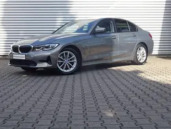 Grau Gebraucht 2022 BMW 320e Advantage Limousine | 29.397 € (Etwas zu teuer)