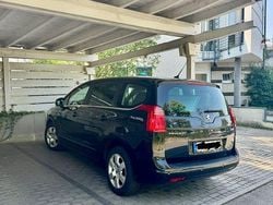 Schwarz Gebraucht 2012 Peugeot 5008 Family Van / Kleinbus | 4.699 € (Guter Preis)