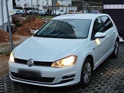 Weiß Gebraucht 2015 VW Golf VII LOUNGE Limousine | 8.499 € (Fairer Preis)