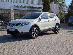 Brilliant white (m) Gebraucht 2016 Nissan Qashqai N-Connecta SUV | 13.490 € (Fairer Preis)