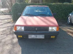 Rot Gebraucht 1982 Renault R9 Limousine | 1.800 €