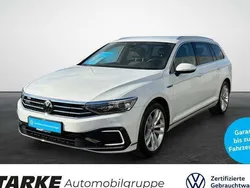 Gletscherweiß metallic Gebraucht 2023 VW Passat GTE Kombi | 34.440 € (Fairer Preis)