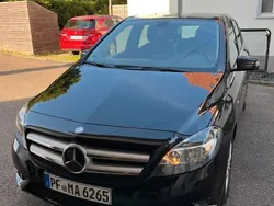 Schwarz Gebraucht 2012 Mercedes B180 Van / Kleinbus | 9.499 € (Fairer Preis)