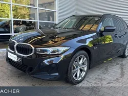 Saphirschwarz metallic Gebraucht 2022 BMW 330e Comfort Edition Kombi | 35.949 € (Guter Preis)