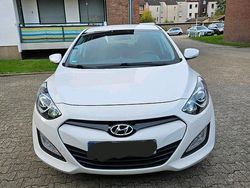 Weiß Gebraucht 2012 Hyundai i30 Limousine | 6.900 € (Fairer Preis)