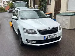 Weiß Gebraucht 2015 Skoda Octavia Ambition Kombi | 4.999 € (Guter Preis)