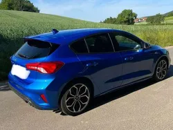 Blau Gebraucht 2019 Ford Focus ST-Line Kleinwagen | 13.999 € (Fairer Preis)