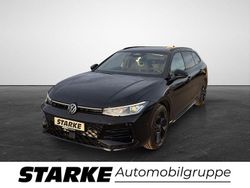 Schwarz (grenadillschwarz metallic) Neu 2025 VW Passat R-line Kombi | 45.750 € (Superpreis)