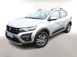Highland grau metallic Gebraucht 2023 Dacia Sandero Comfort Kleinwagen | 17.940 € (Fairer Preis)