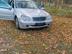 Gebraucht 2002 Mercedes C200 Limousine | 1.650 € (Etwas zu teuer)