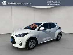 Schneeweiß Neu 2025 Toyota Yaris Hybrid Business Edition Limousine | 21.980 € (Guter Preis)