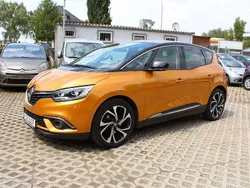 Gelb epa + schwarz gne Gebraucht 2017 Renault Scénic IV Bose Edition Van / Kleinbus | 8.900 € (Teuer)