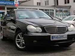 Obsidianschwarz metalliclack Gebraucht 2004 Mercedes C200 Limousine | 2.790 € (Fairer Preis)