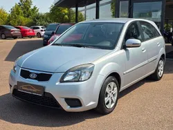 Silber Gebraucht 2011 Kia Rio Attract Limousine | 4.999 € (Etwas zu teuer)