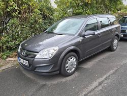 Grau Gebraucht 2009 Opel Astra Kombi | 3.250 €