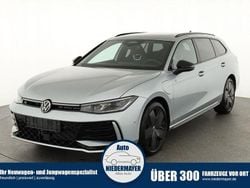 Oyster silver metallic Neu 2025 VW Passat R-line Kombi | 48.495 € (Superpreis)