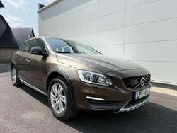 Gebraucht 2015 Volvo V60 CC Momentum Kombi | 13.200 €