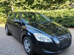 Schwarz Gebraucht 2010 Kia Ceed Limousine | 3.890 € (Teuer)