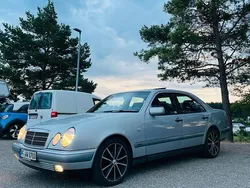 Silber Gebraucht 1998 Mercedes E200 Elegance Limousine | 6.000 € (Teuer)