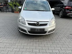 Silber Gebraucht 2007 Opel Zafira Van / Kleinbus | 2.350 € (Fairer Preis)
