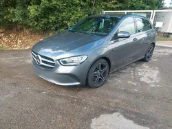 Grau Gebraucht 2021 Mercedes B250e Van / Kleinbus | 21.450 € (Guter Preis)