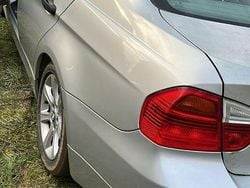Grau Gebraucht 2006 BMW 320 Limousine | 2.700 € (Superpreis)