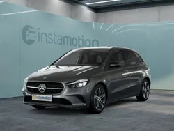 Grau Gebraucht 2024 Mercedes B200 Progressive Van / Kleinbus | 36.632 € (Teuer)